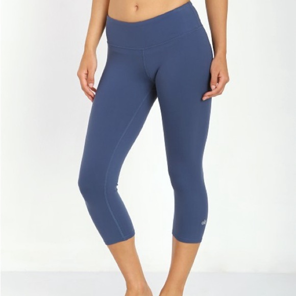 ALO Yoga Airbrush Cropped Capri Leggings in Insignia Blue Size XS - Picture 1 of 7
